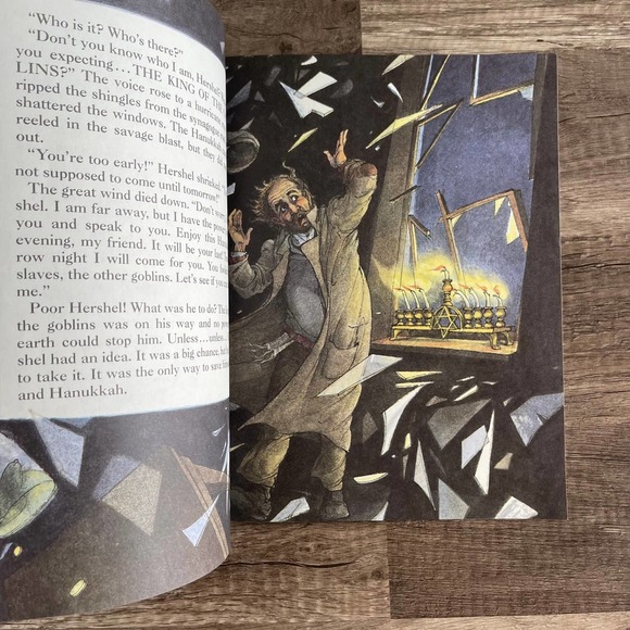 HERSHEL AND THE HANUKKAH GOBLINS by ERIC KIMMEL | SCHOLASTIC TRINA SCHART HYMAN - Picture 4 of 6